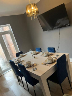 Spacious 5 Bed House Perfect For Contractors!